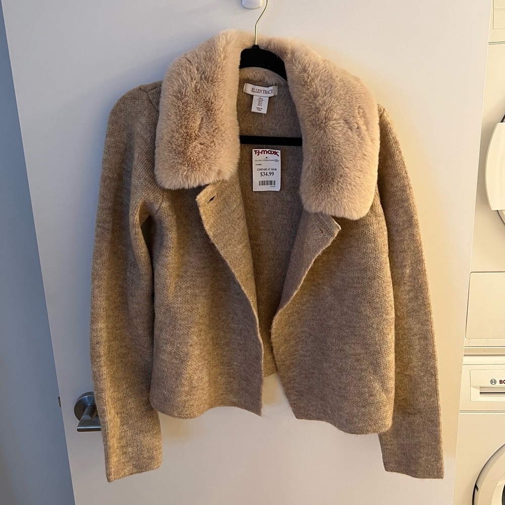 Fur collar sweater